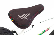 Load image into Gallery viewer, Colony Sweet Tooth 20.7″ Complete Bike